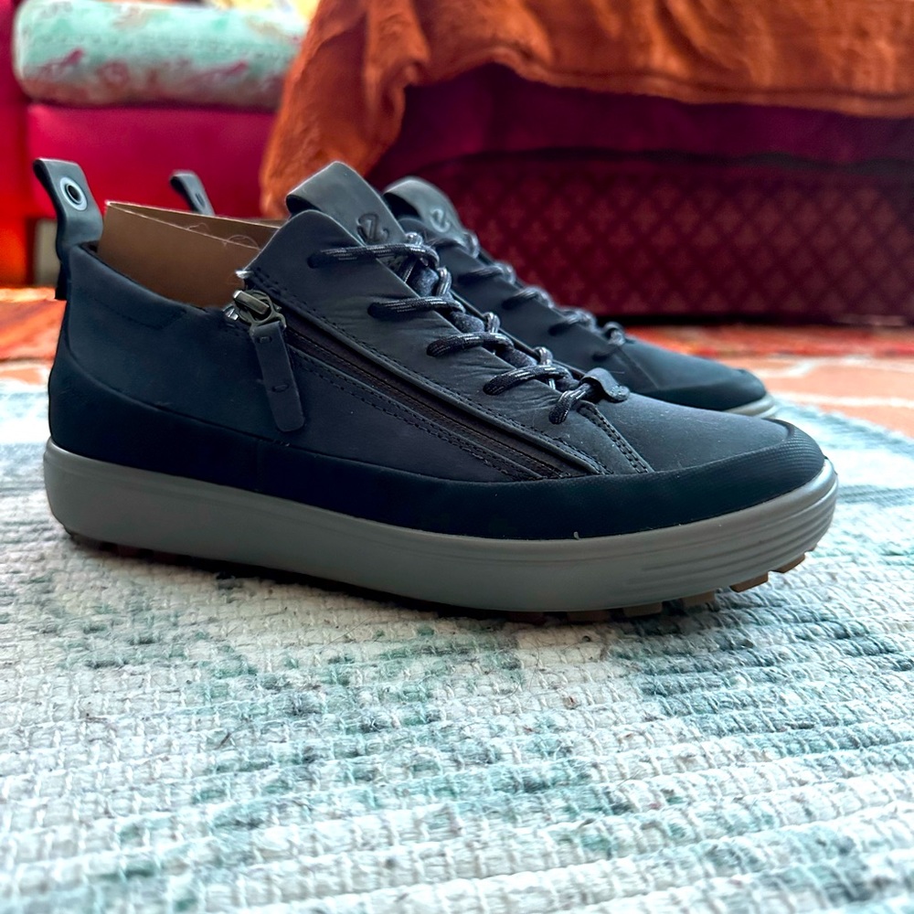 NWOT Women’s Ecco Sneakers